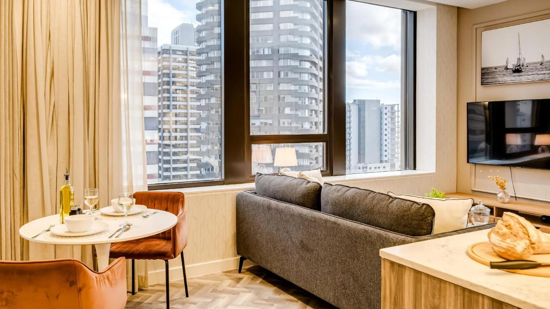 1Bed Apt In Cape Town Cbd City Suite 1602 0*,  Güney Afrika